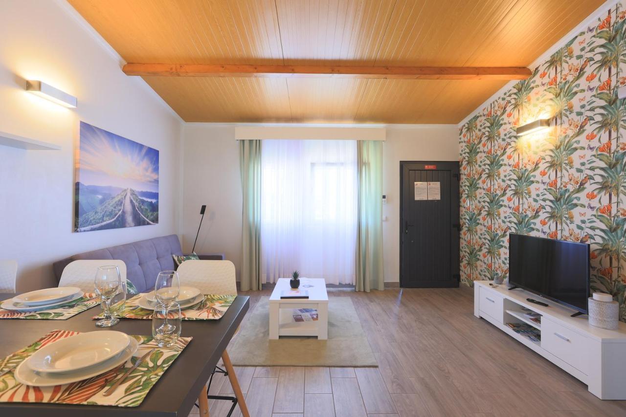 Parrots'Village Rabo de Peixe Екстериор снимка