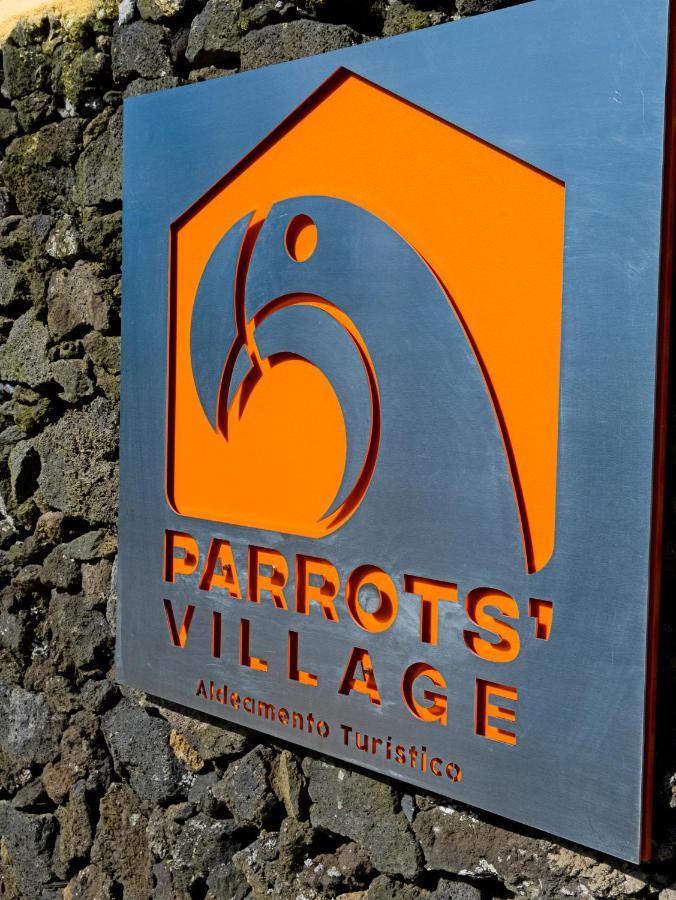 Parrots'Village Rabo de Peixe Екстериор снимка
